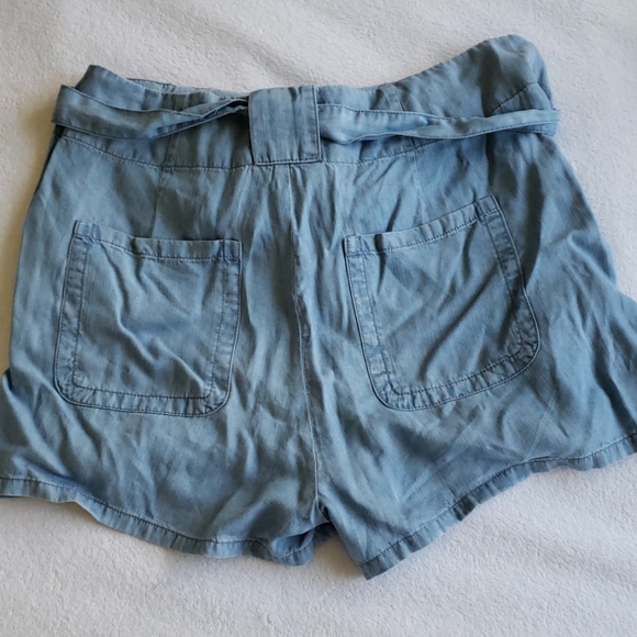 NWT Soft Joie Chambray Shorts - Picture 3 of 3